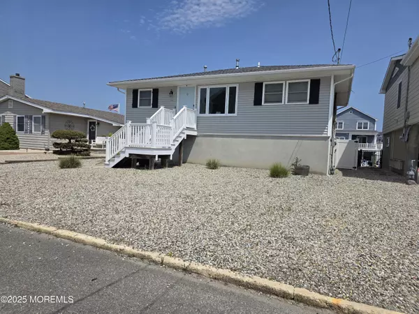 9 Neptune Road, Toms River, NJ 08753