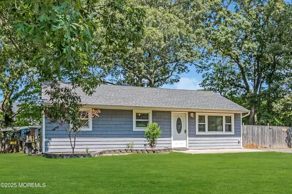 Lanoka Harbor, NJ 08734,214 Laurel Boulevard