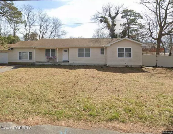 1025 Seaman Avenue, Beachwood, NJ 08722