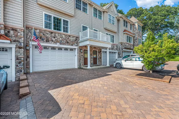 Aberdeen, NJ 07747,45 White Oak Lane