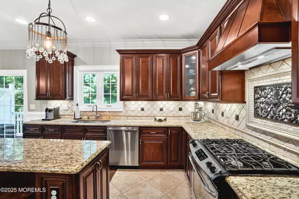 Aberdeen, NJ 07747,45 White Oak Lane