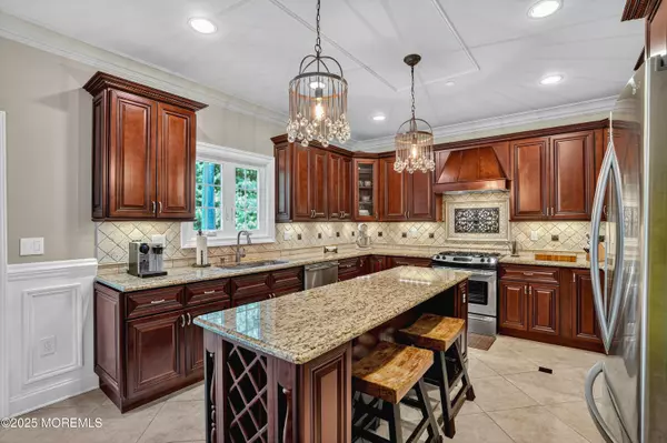45 White Oak Lane, Aberdeen, NJ 07747