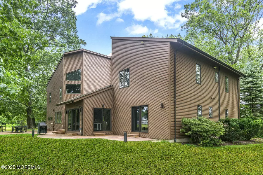 31 Thompson Grove Road, Freehold, NJ 07728