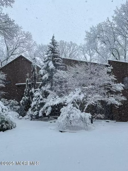 31 Thompson Grove Road, Freehold, NJ 07728