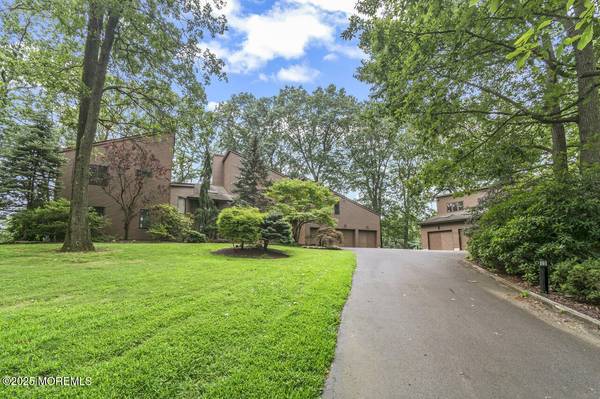 31 Thompson Grove Road, Freehold, NJ 07728