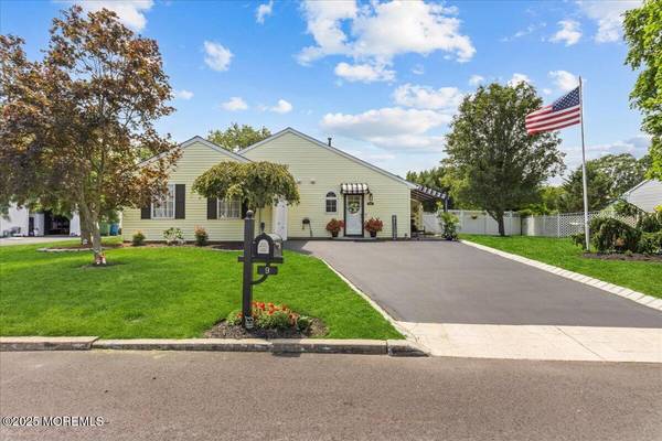 9 Colonial Drive, Tinton Falls, NJ 07753