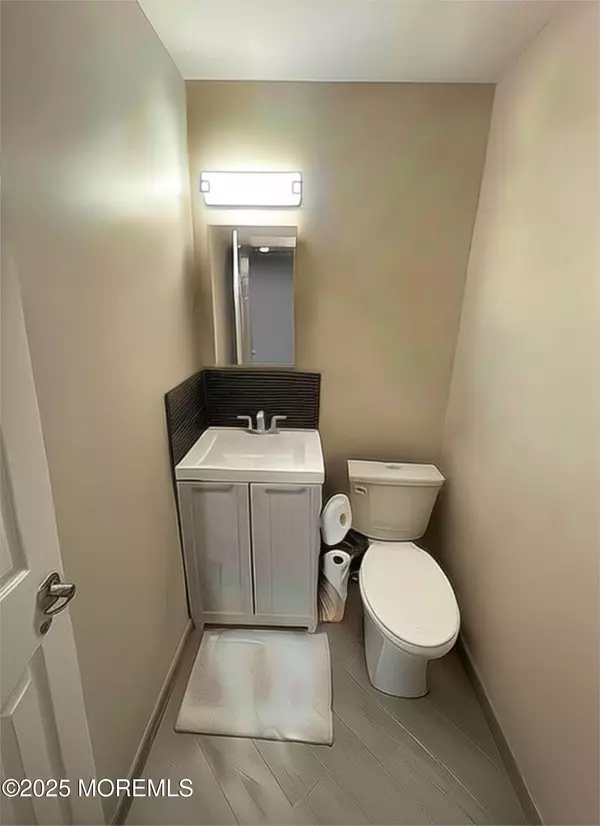 Manalapan, NJ 07726,27 Meadow Green Circle #B