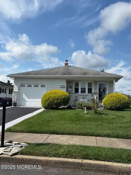 15 Tivoli Street, Toms River, NJ 08757