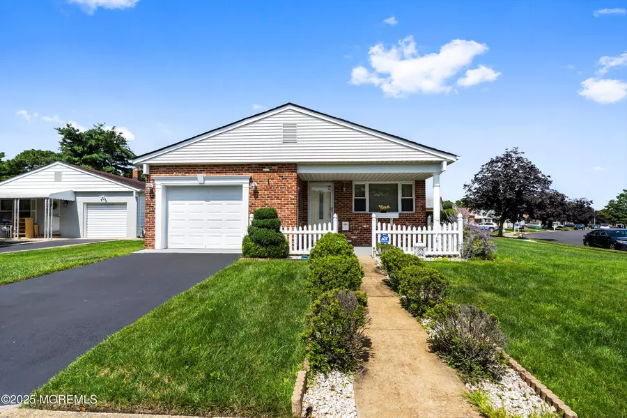 1 Lagos Court, Toms River, NJ 08757