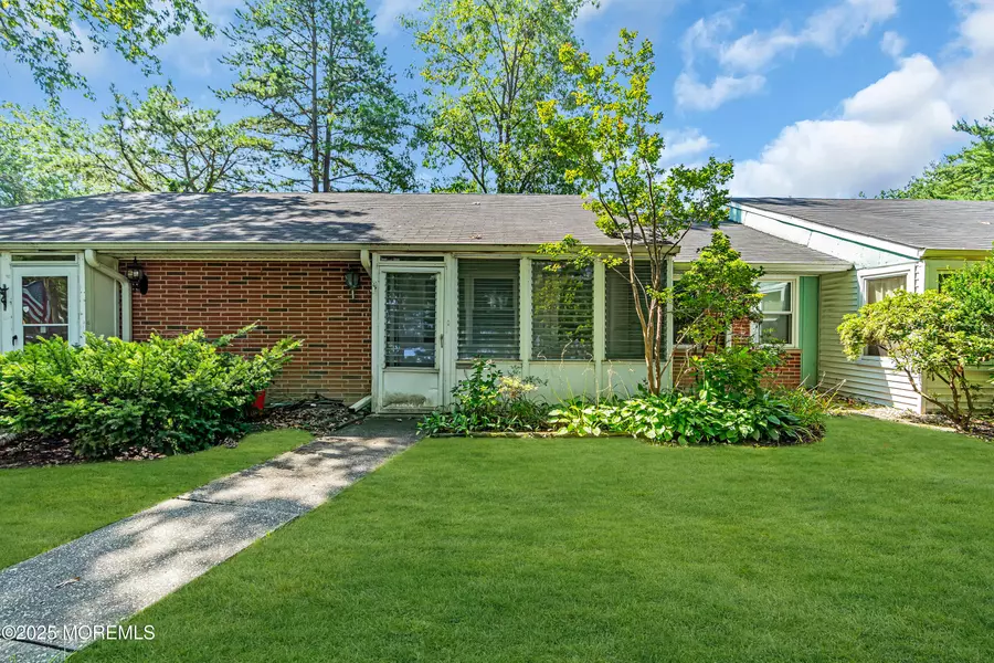 52 Cambridge Court, Lakewood, NJ 08701