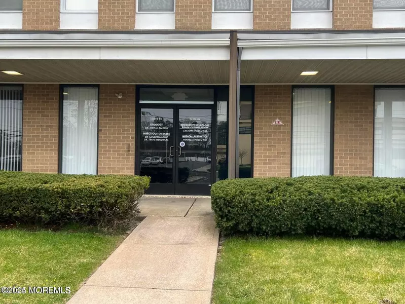 9 Hospital Drive #B4, Toms River, NJ 08755