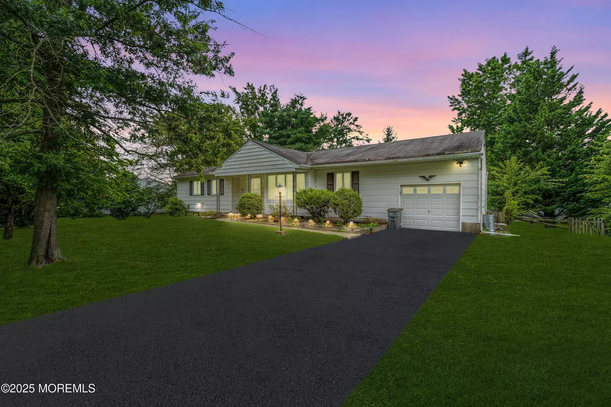 Manalapan, NJ 07726,37 Pease Road