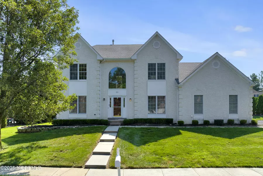 53 Vardon Way, Farmingdale, NJ 07727