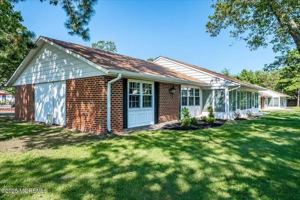 Lakewood, NJ 08701,935 Thornhill Court