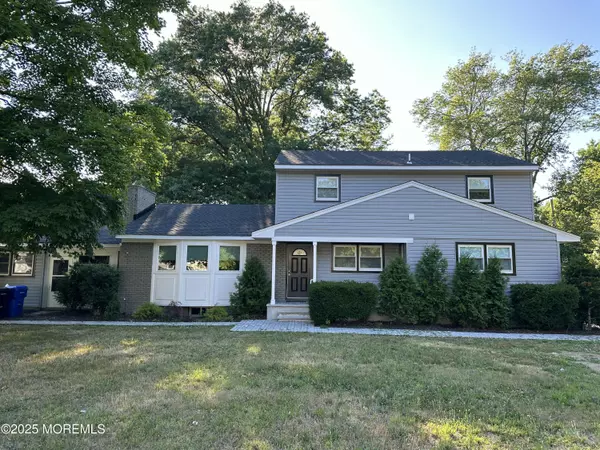 28 New Monmouth Road, Middletown, NJ 07748
