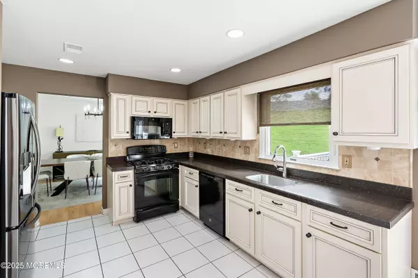 Manalapan, NJ 07726,5 Darlington Drive
