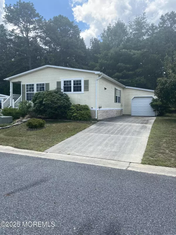 615 Walden Way, Whiting, NJ 08759