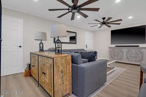 Monmouth Beach, NJ 07750,2 Wharfside Drive #102