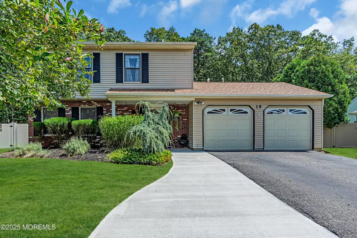 Howell, NJ 07731,19 Timberline Drive