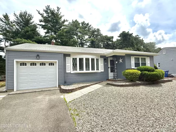 37 Brookfield Court, Berkeley, NJ 08721