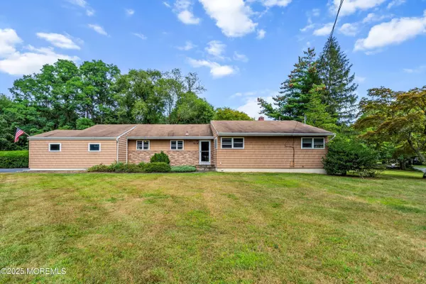 76 Cloverdale Circle, Tinton Falls, NJ 07724