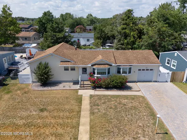 948 Hazelwood Road, Toms River, NJ 08753