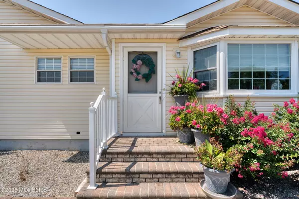 Toms River, NJ 08753,948 Hazelwood Road