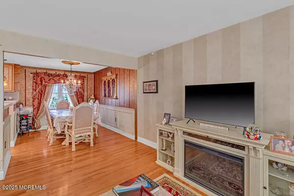 Howell, NJ 07731,30 Eric Drive