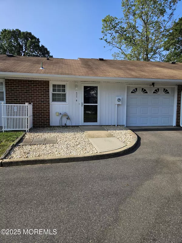 Lakewood, NJ 08701,935 Thornhill Court