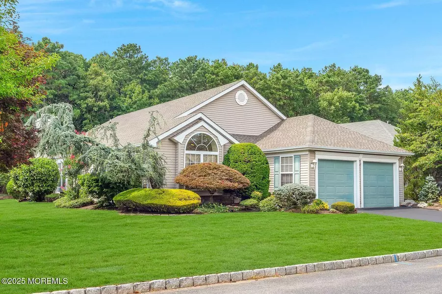 52 Rosewood Drive, Lakewood, NJ 08701
