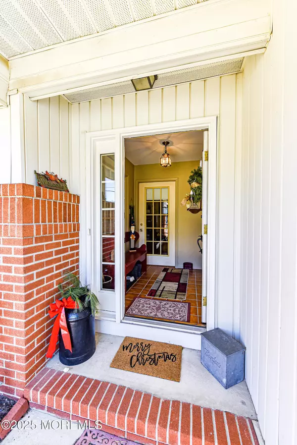 Manahawkin, NJ 08050,23 Cedar Avenue
