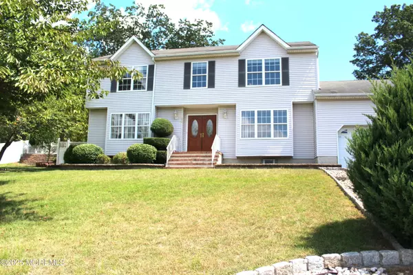 Howell, NJ 07731,16 Rizzo Court