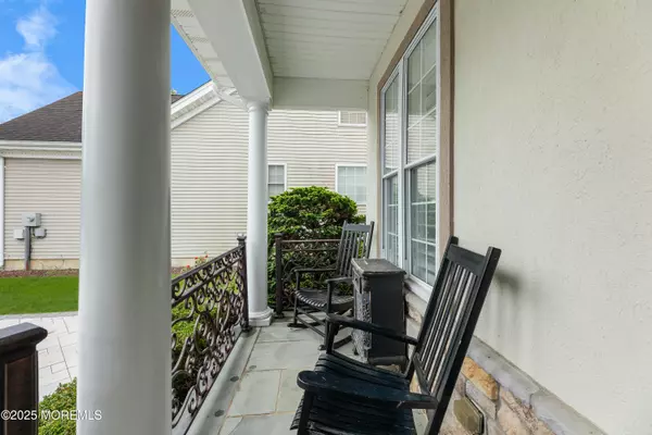 Manalapan, NJ 07726,15 W Parsonage Way