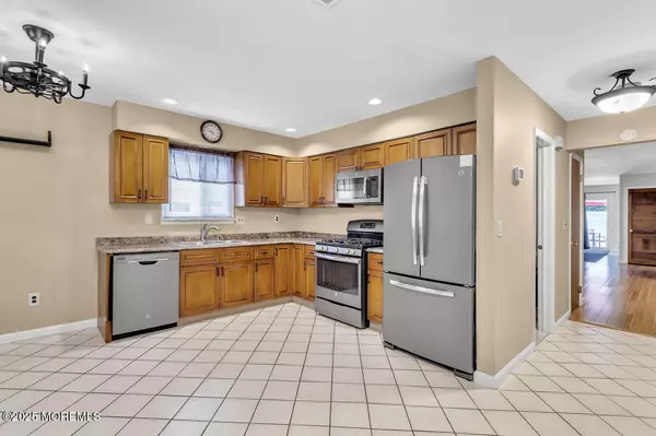 Matawan, NJ 07747,12 Lisa Court