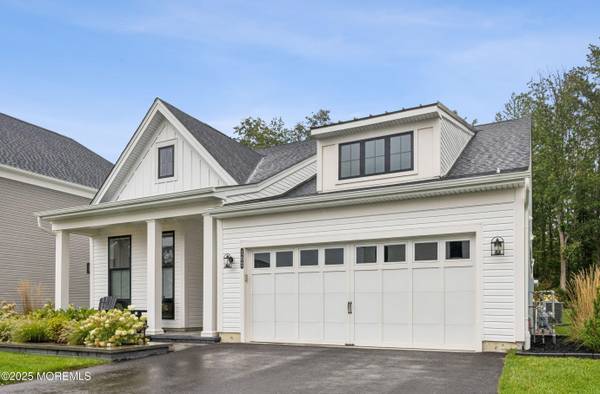 102 Grandview Circle, Farmingdale, NJ 07727