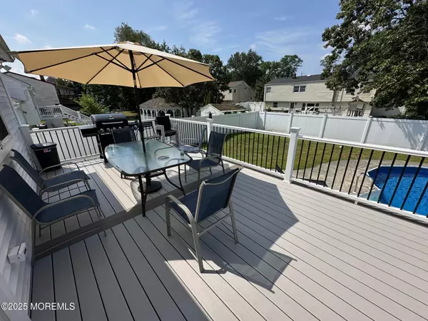 Oakhurst, NJ 07755,18 Branch Road