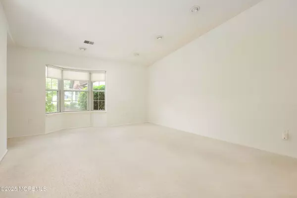 Freehold, NJ 07728,7 Morden Close