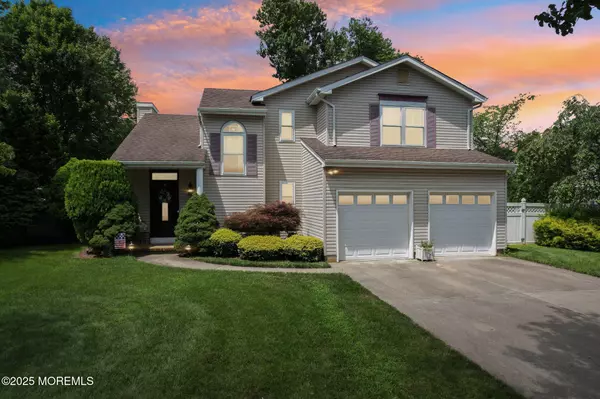 5 Weasel Creek Court, Howell, NJ 07731