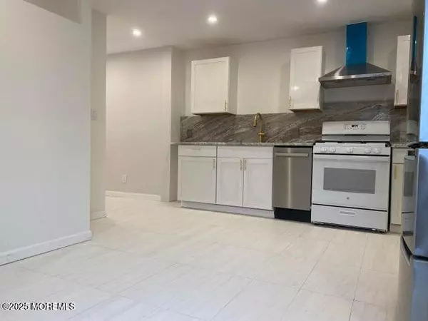 Red Bank, NJ 07701,106 Wallace Street #B