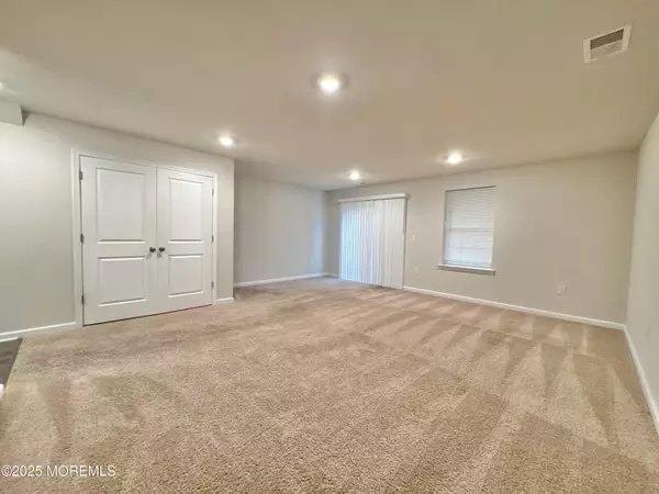 Manahawkin, NJ 08050,89 Melanie Way #405