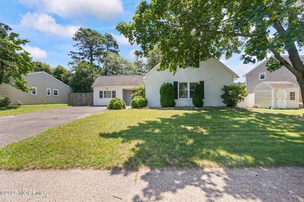4 Winsted Drive, Howell, NJ 07731