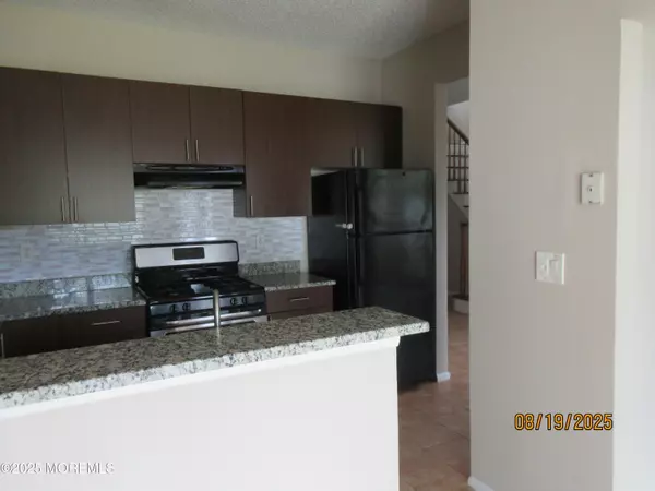 Freehold, NJ 07728,29 Longbrook Lane