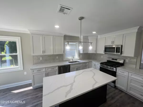 Toms River, NJ 08757,8 Doral Drive