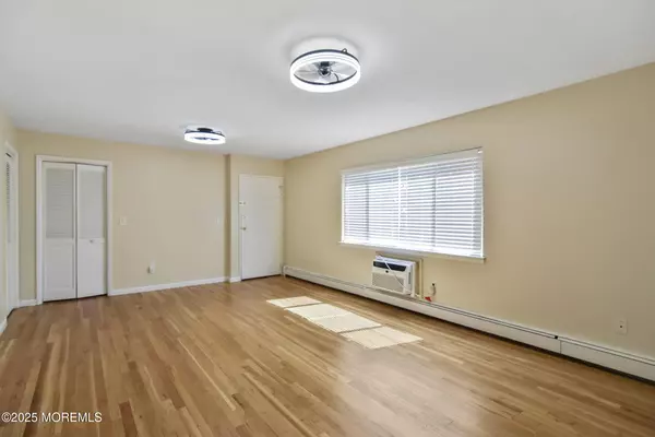 Eatontown, NJ 07724,12 Laurel Place