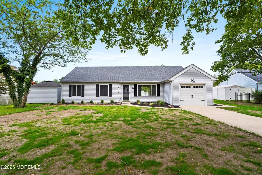 1042 Roxbury Lane, Toms River, NJ 08753