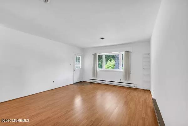 Whiting, NJ 08759,7 Connecticut Drive #B