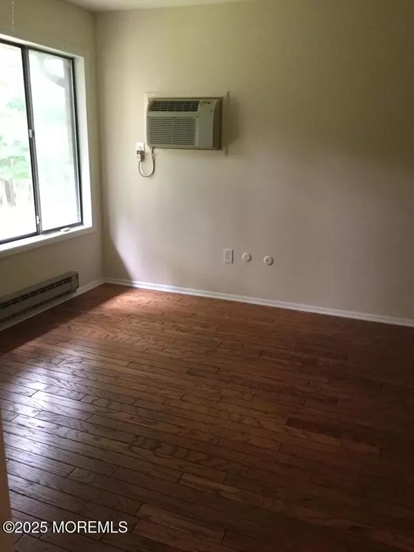 Manalapan, NJ 07726,84 Amberly Drive #J