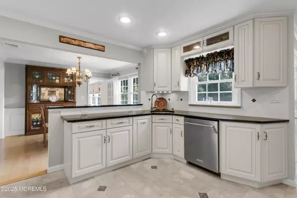 Red Bank, NJ 07701,202 Hamiltonian Drive