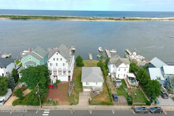22 Shrewsbury Avenue, Highlands, NJ 07732