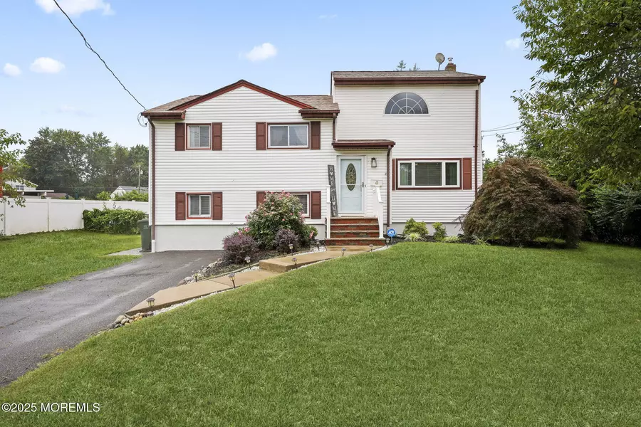 4 Schaeffer Lane, Freehold, NJ 07728
